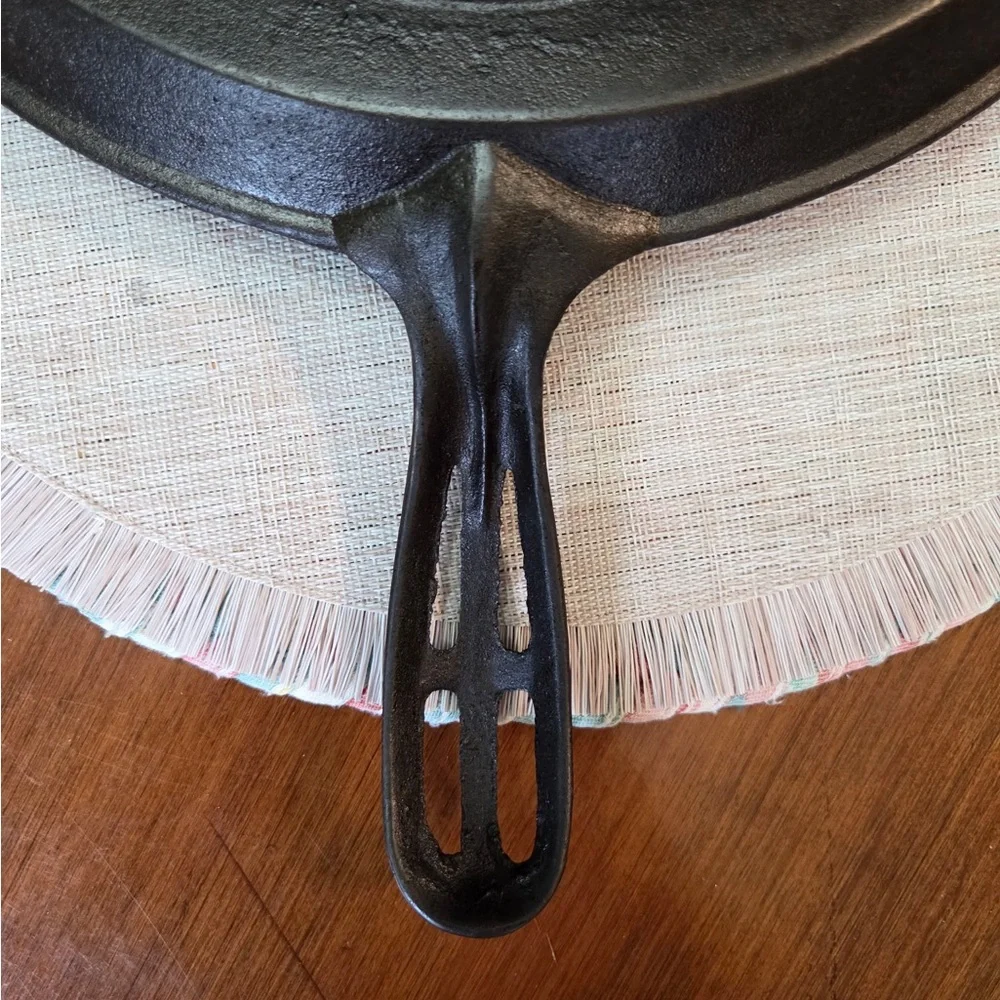 Cast Iron Skillet - Black - Picture 6 of 6
